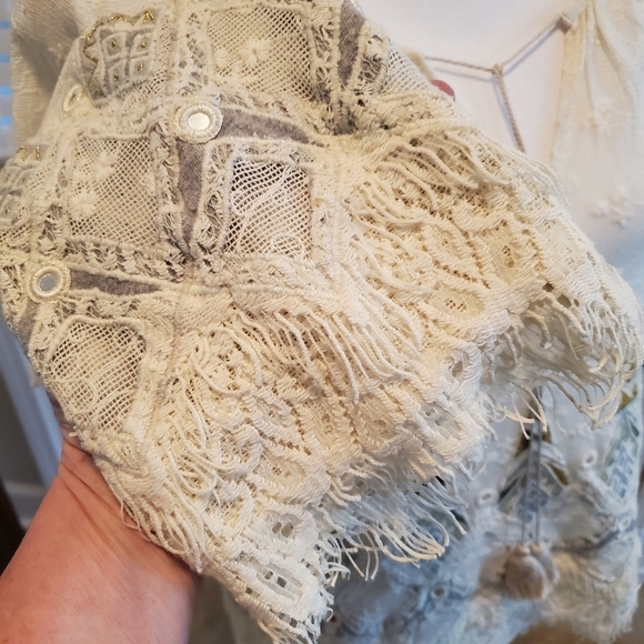 Elie Tahari Imelda‎ Blouse Womens Small S Lace Crochet Tassels Cream Tan Boho - Picture 5 of 13